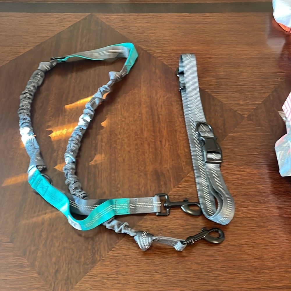 🐾Taotronics Retractable Hands Free Dog leash w/ dual bungees Never used 🐾